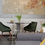 Urbana Delicious Flat